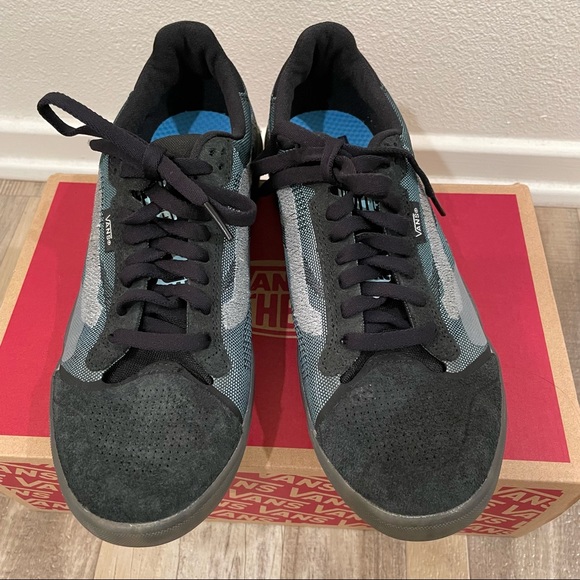 New in Box Vans Evdnt ultimate waffle control Se
Bikes sneakers 6.5 - Picture 2 of 7